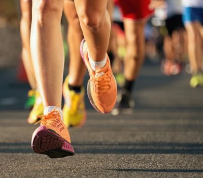 Achilo sausgyslių išlyginimas ir šlaunies raumens nuskaitymas maratono bėgikams: kodėl 2026 m. bė...